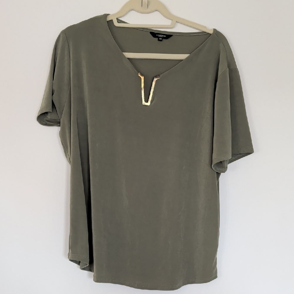 La Mode Sage V-Neck Short Sleeve Top